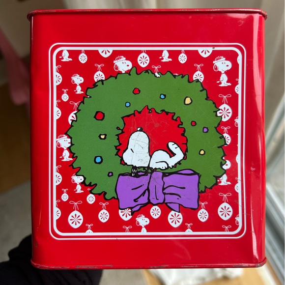 Collectable Peanuts Snoopy Jack-in-the-Box - Picture 4 of 11